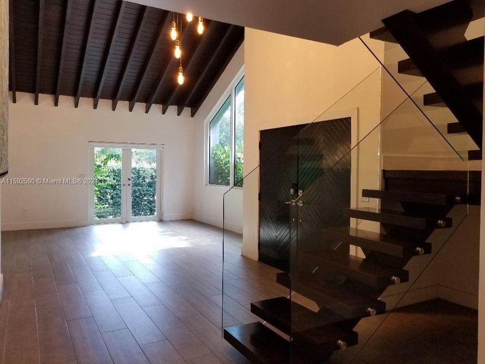 En Venta: $2,130,000 (3 camas, 3 baños, 2125 Pies cuadrados)