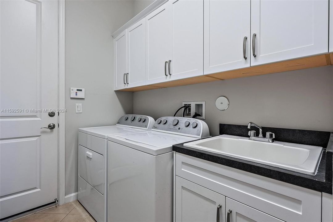 For Rent: $5,200 (2 beds, 2 baths, 2124 Square Feet)