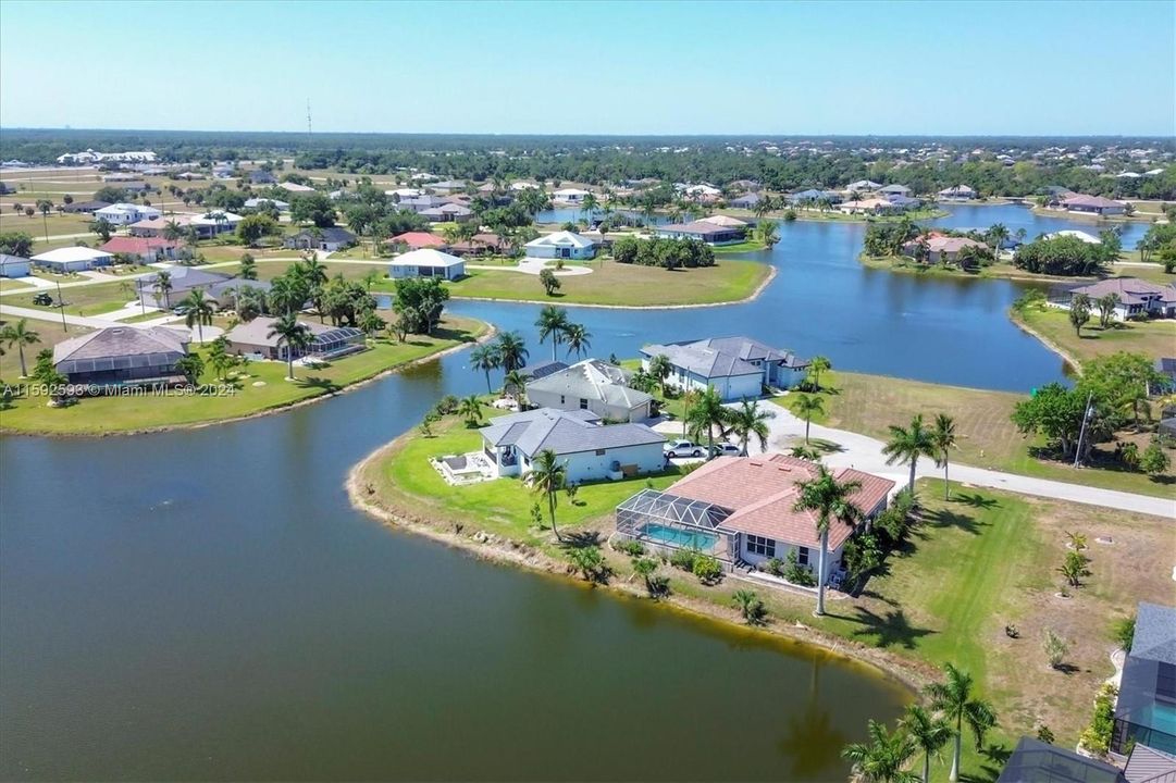 For Sale: $650,000 (3 beds, 3 baths, 2277 Square Feet)