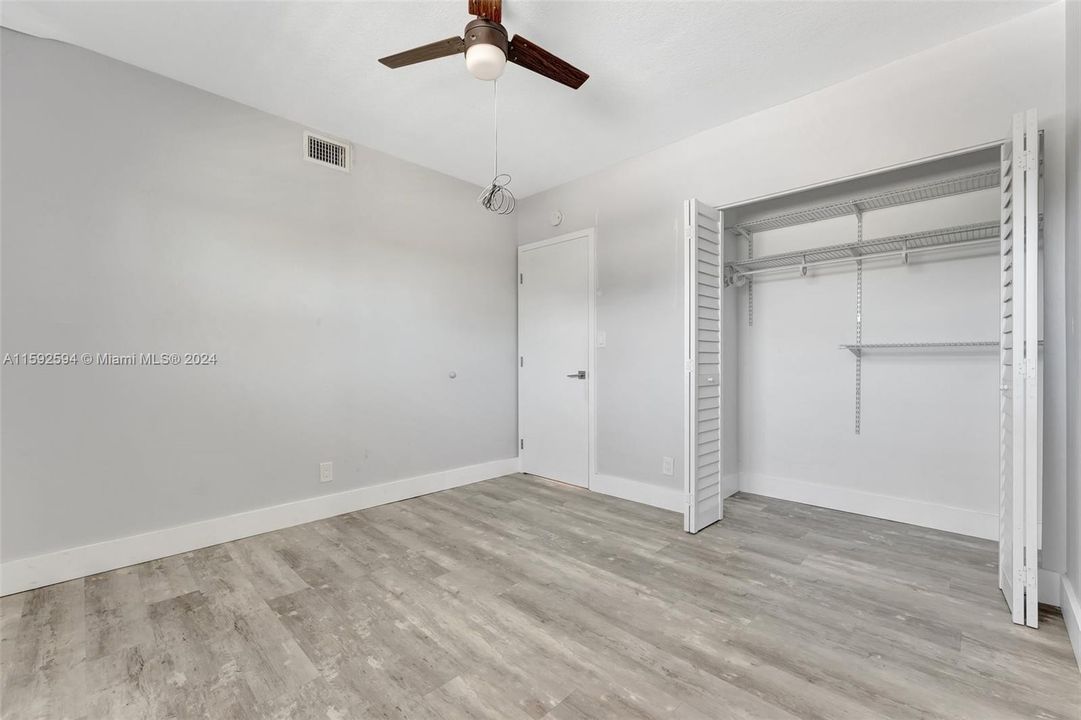 For Rent: $2,425 (2 beds, 1 baths, 900 Square Feet)