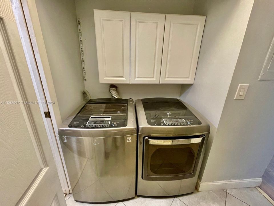 Active With Contract: $185,000 (1 beds, 1 baths, 670 Square Feet)