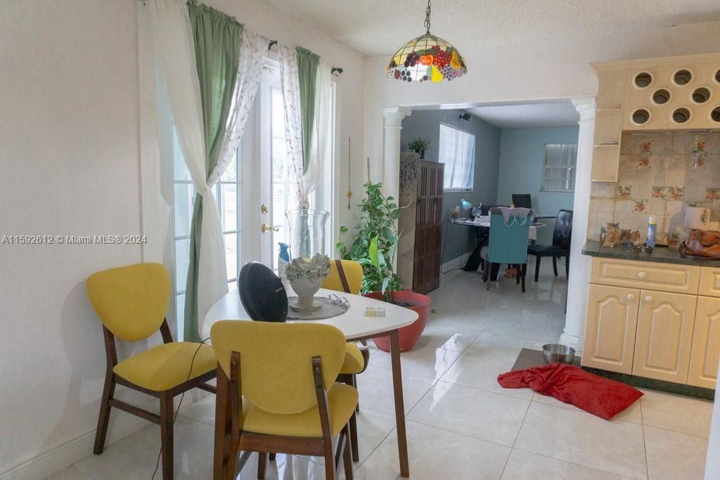 En Venta: $648,000 (3 camas, 2 baños, 2076 Pies cuadrados)