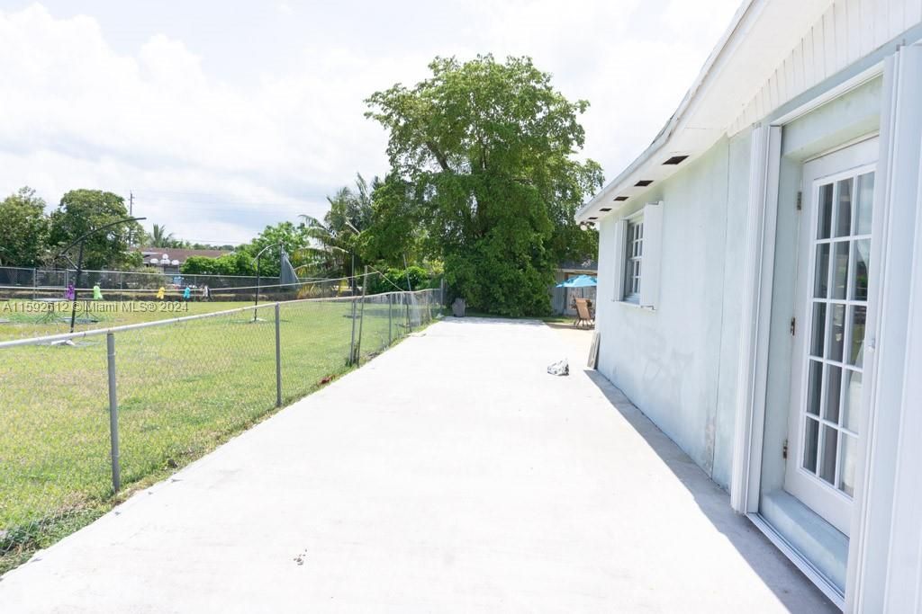 For Sale: $648,000 (3 beds, 2 baths, 2076 Square Feet)