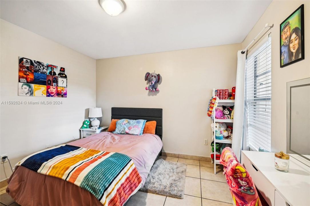 Active With Contract: $318,000 (2 beds, 2 baths, 1093 Square Feet)