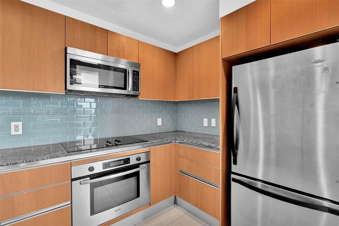 For Sale: $479,999 (1 beds, 1 baths, 1128 Square Feet)