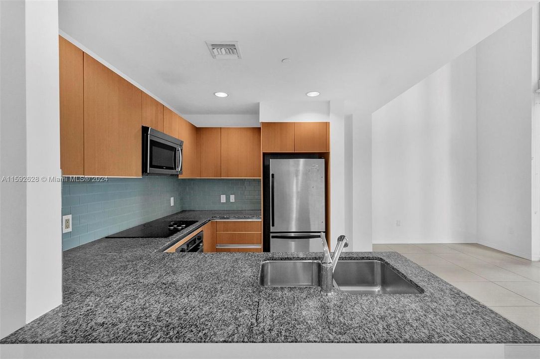 For Sale: $479,999 (1 beds, 1 baths, 1128 Square Feet)