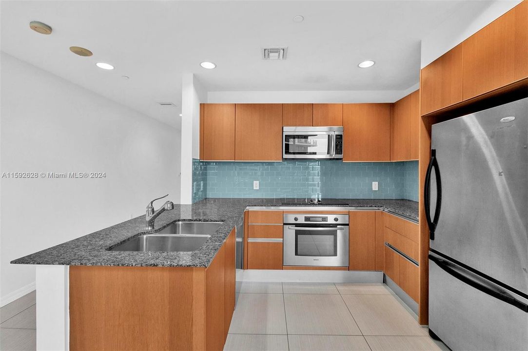 For Sale: $479,999 (1 beds, 1 baths, 1128 Square Feet)