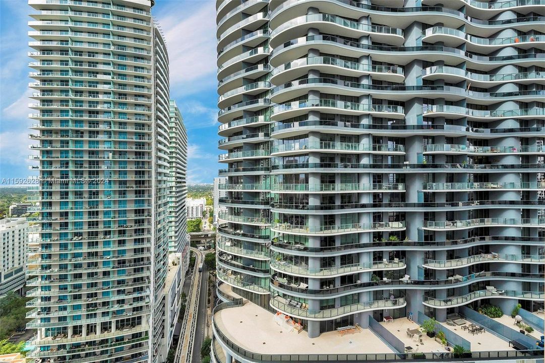 For Sale: $479,999 (1 beds, 1 baths, 1128 Square Feet)