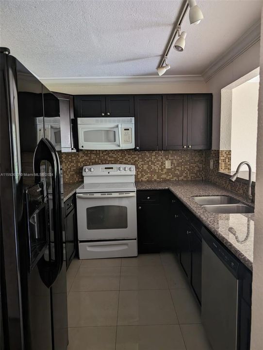 For Sale: $179,000 (2 beds, 2 baths, 1108 Square Feet)