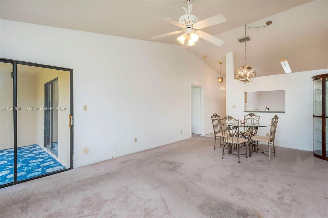 Recently Sold: $395,000 (3 beds, 2 baths, 1249 Square Feet)