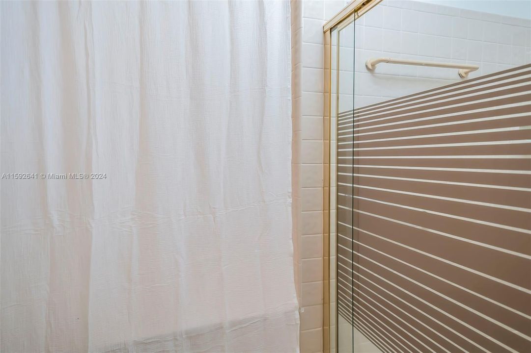 Recently Sold: $395,000 (3 beds, 2 baths, 1249 Square Feet)