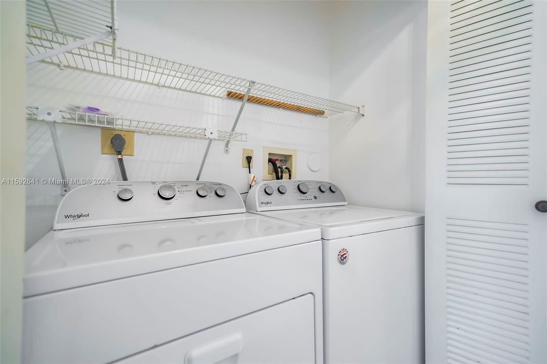 Recently Sold: $395,000 (3 beds, 2 baths, 1249 Square Feet)