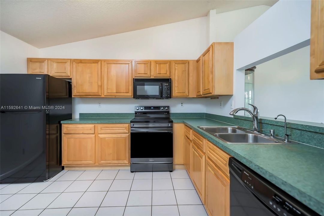 Recently Sold: $395,000 (3 beds, 2 baths, 1249 Square Feet)