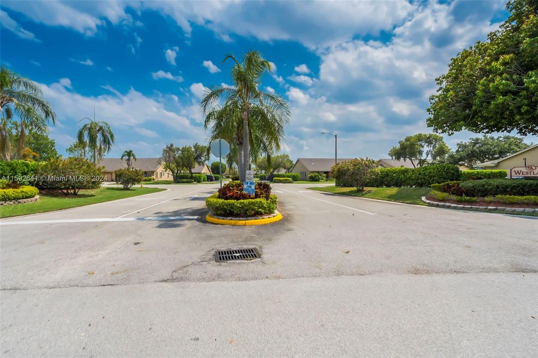 Recently Sold: $395,000 (3 beds, 2 baths, 1249 Square Feet)