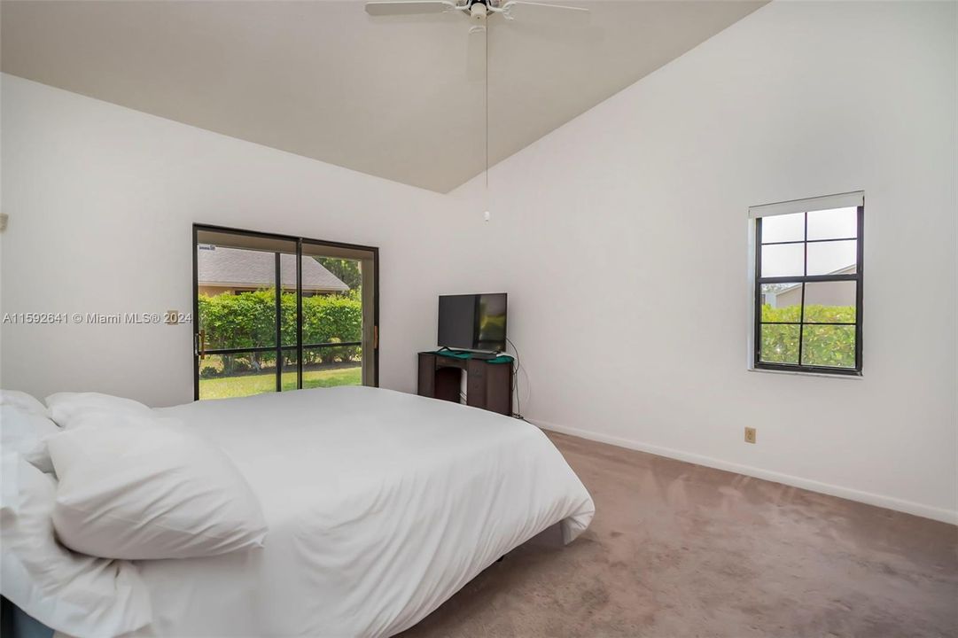 Recently Sold: $395,000 (3 beds, 2 baths, 1249 Square Feet)