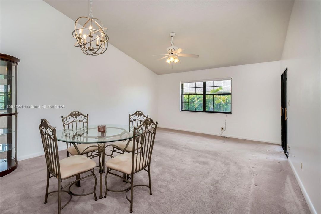 Recently Sold: $395,000 (3 beds, 2 baths, 1249 Square Feet)