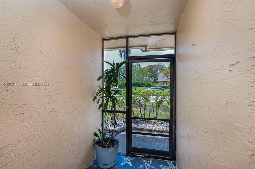 Recently Sold: $395,000 (3 beds, 2 baths, 1249 Square Feet)