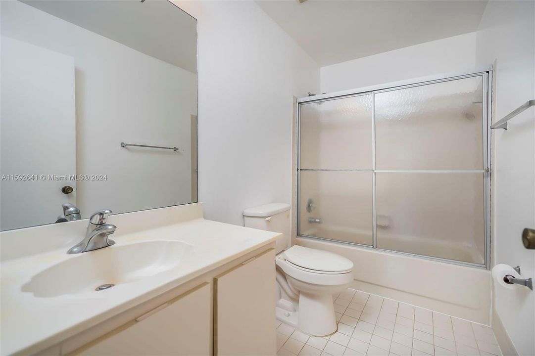 Recently Sold: $395,000 (3 beds, 2 baths, 1249 Square Feet)