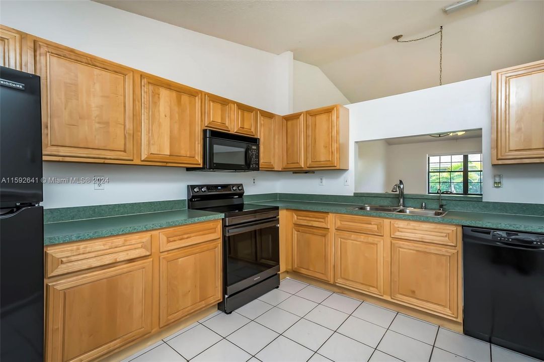 Recently Sold: $395,000 (3 beds, 2 baths, 1249 Square Feet)