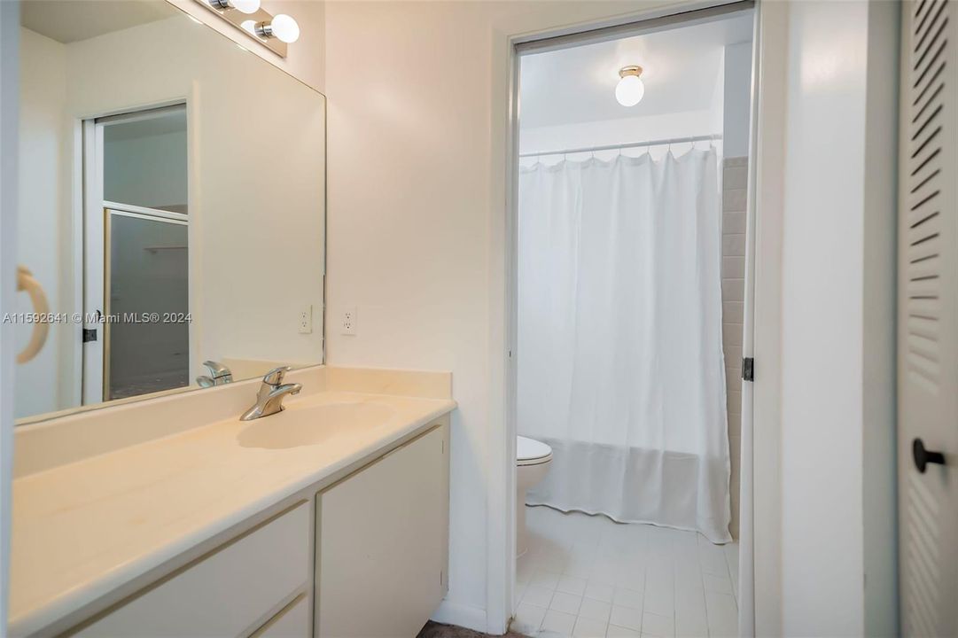 Recently Sold: $395,000 (3 beds, 2 baths, 1249 Square Feet)