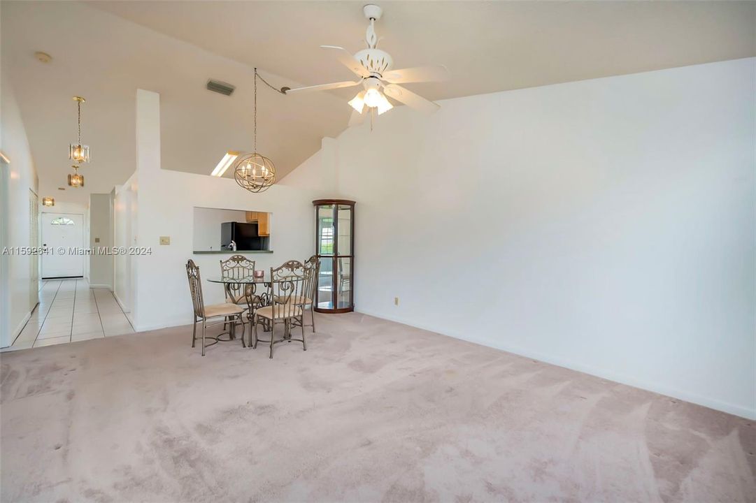 Recently Sold: $395,000 (3 beds, 2 baths, 1249 Square Feet)