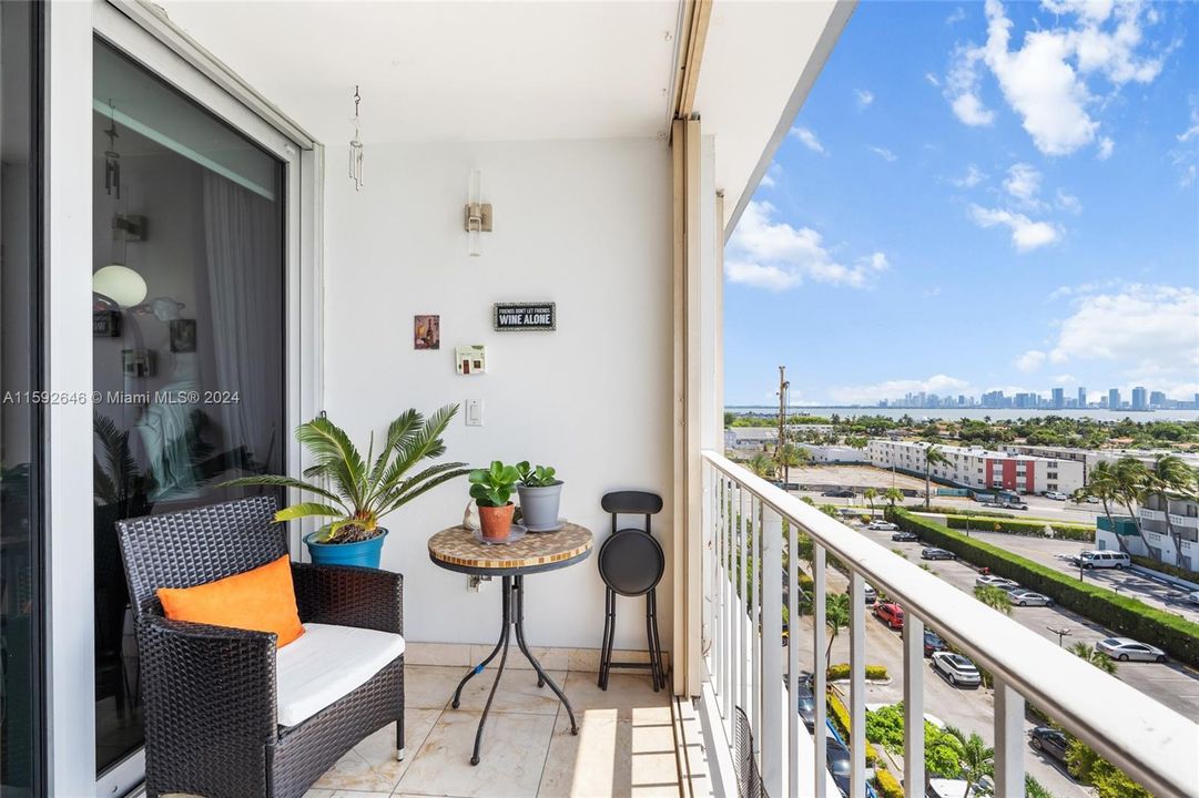 For Sale: $445,000 (2 beds, 2 baths, 1356 Square Feet)