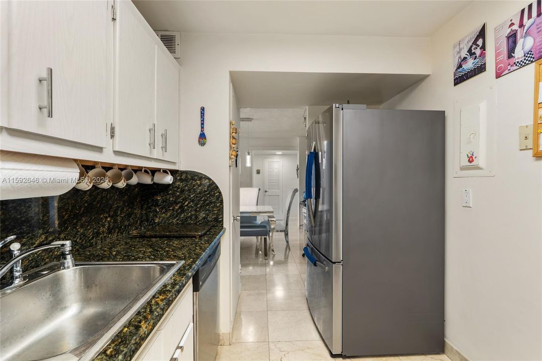 For Sale: $445,000 (2 beds, 2 baths, 1356 Square Feet)