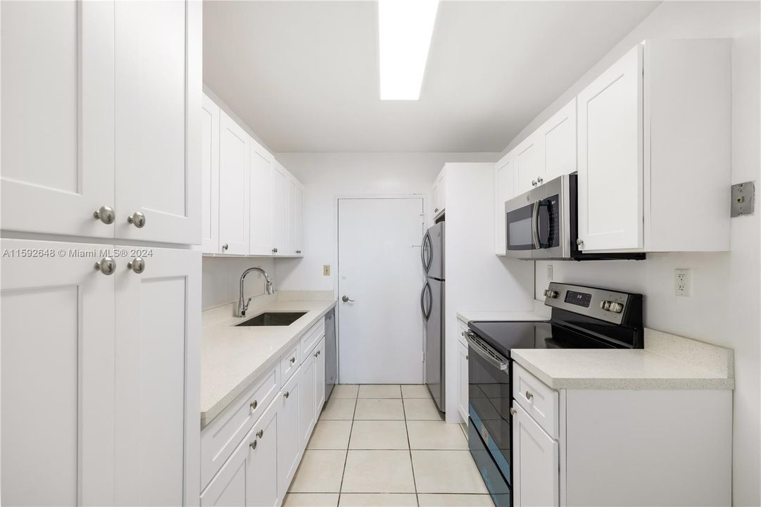 For Sale: $455,000 (1 beds, 1 baths, 980 Square Feet)