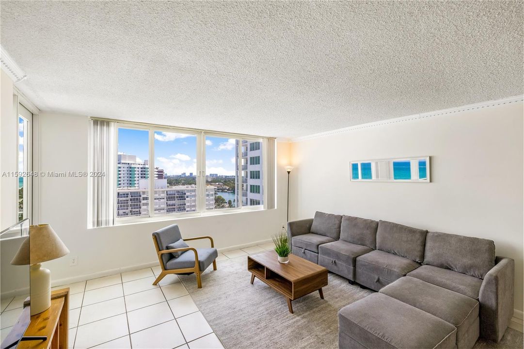 For Sale: $485,000 (1 beds, 1 baths, 980 Square Feet)