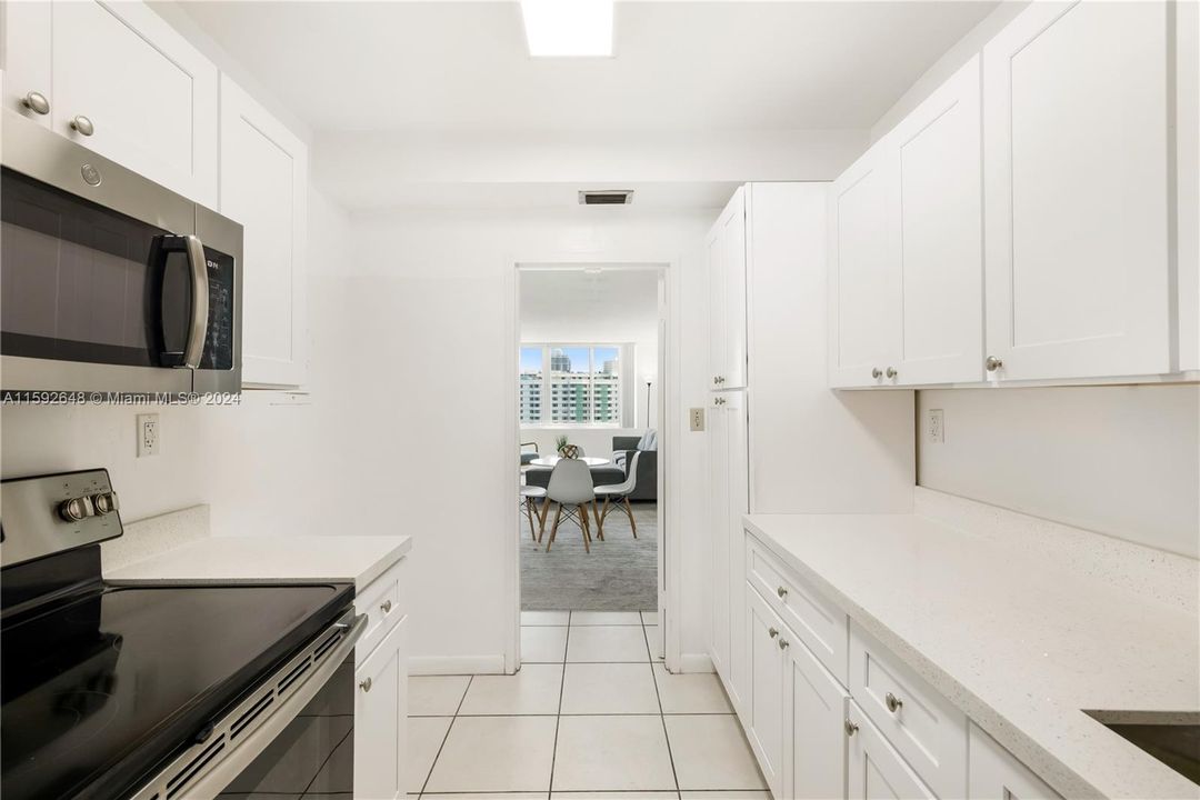 For Sale: $455,000 (1 beds, 1 baths, 980 Square Feet)