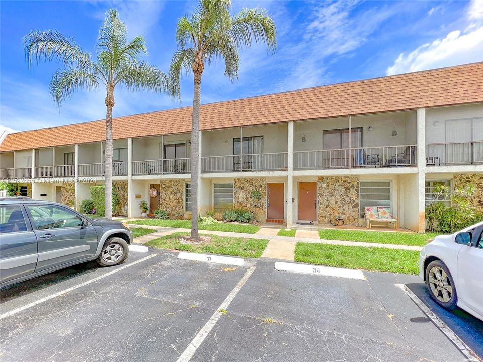 Active With Contract: $2,300 (2 beds, 2 baths, 1060 Square Feet)