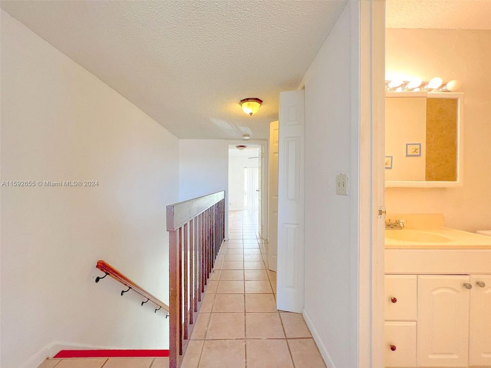 Active With Contract: $2,300 (2 beds, 2 baths, 1060 Square Feet)