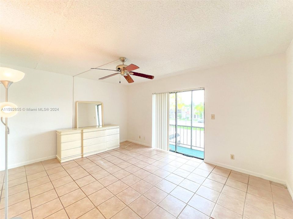 Recently Rented: $2,300 (2 beds, 2 baths, 1060 Square Feet)