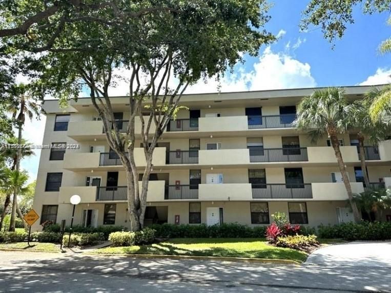 For Rent: $2,125 (2 beds, 2 baths, 1340 Square Feet)