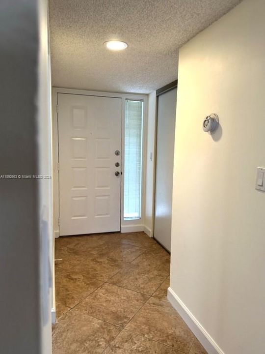 Entry Door w/closet