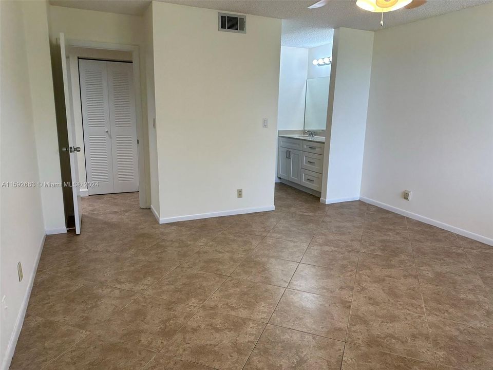 For Rent: $2,200 (2 beds, 2 baths, 1340 Square Feet)