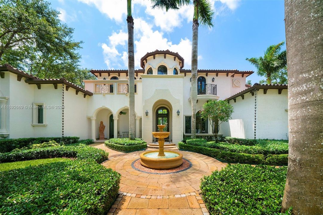 For Sale: $5,995,000 (5 beds, 4 baths, 4899 Square Feet)