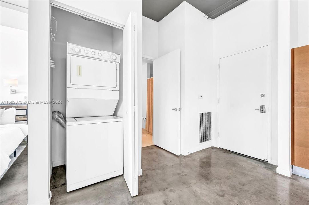 For Rent: $3,450 (2 beds, 2 baths, 1073 Square Feet)