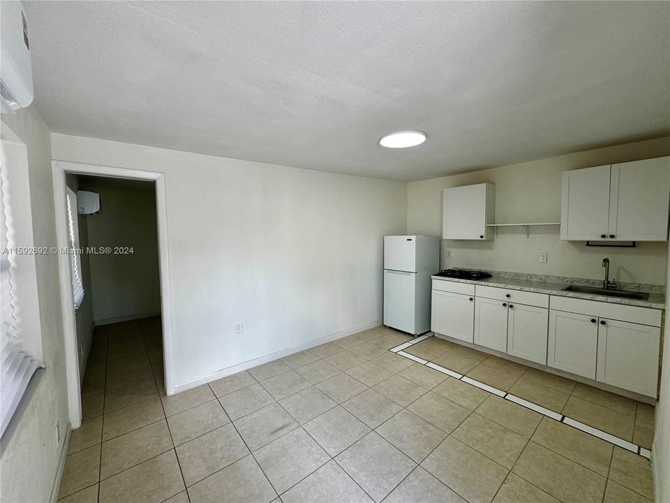 For Rent: $1,700 (1 beds, 1 baths, 400 Square Feet)