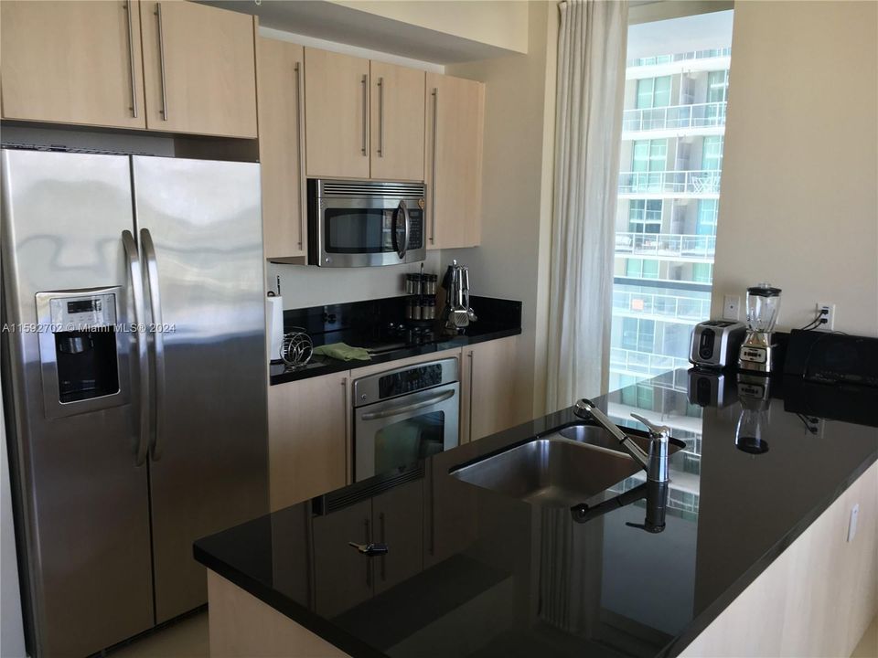 For Rent: $4,500 (2 beds, 2 baths, 1174 Square Feet)