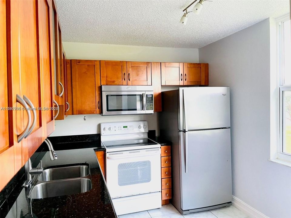 Active With Contract: $2,200 (2 beds, 2 baths, 1050 Square Feet)