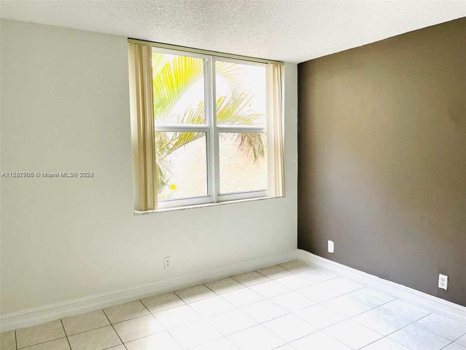 Active With Contract: $2,200 (2 beds, 2 baths, 1050 Square Feet)