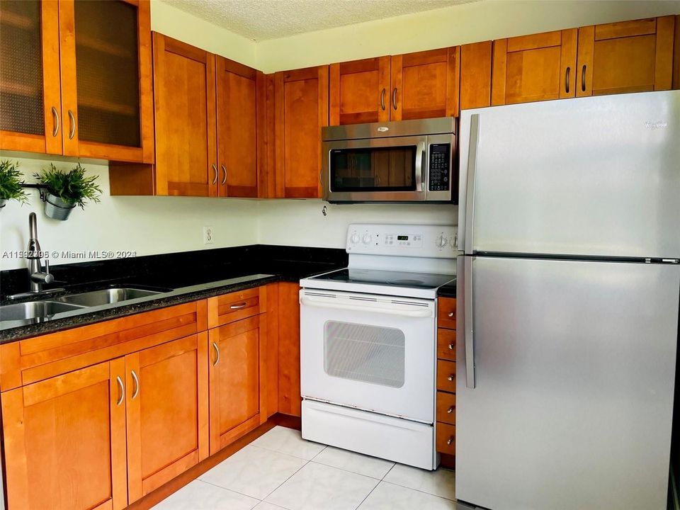 Active With Contract: $2,200 (2 beds, 2 baths, 1050 Square Feet)