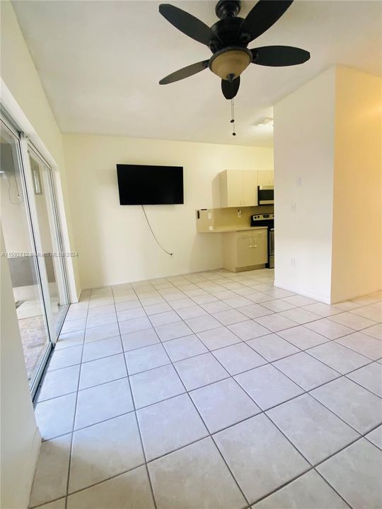 Recently Rented: $3,000 (3 beds, 2 baths, 1258 Square Feet)