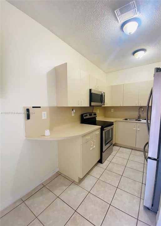 Recently Rented: $3,000 (3 beds, 2 baths, 1258 Square Feet)