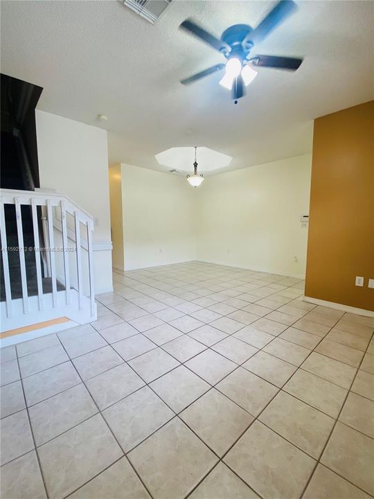 Recently Rented: $3,000 (3 beds, 2 baths, 1258 Square Feet)