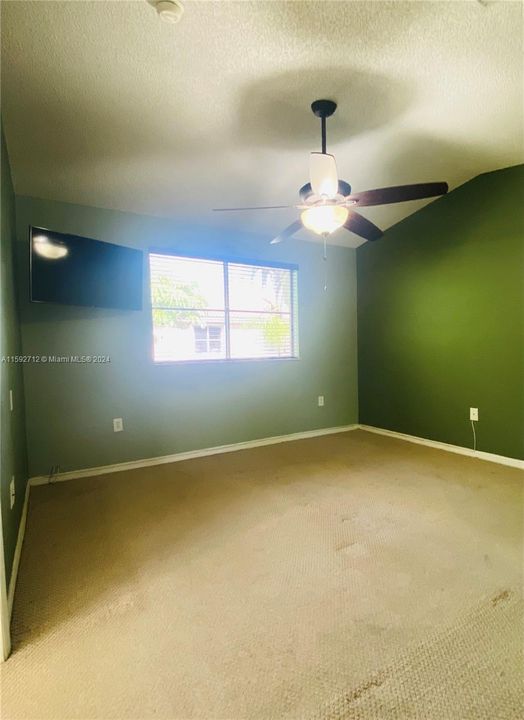 Recently Rented: $3,000 (3 beds, 2 baths, 1258 Square Feet)