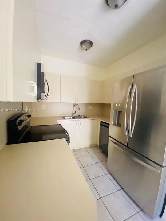 Recently Rented: $3,000 (3 beds, 2 baths, 1258 Square Feet)