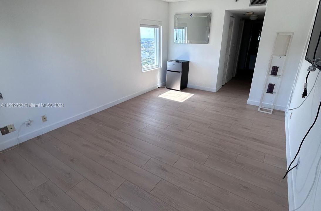 For Rent: $3,195 (1 beds, 1 baths, 985 Square Feet)