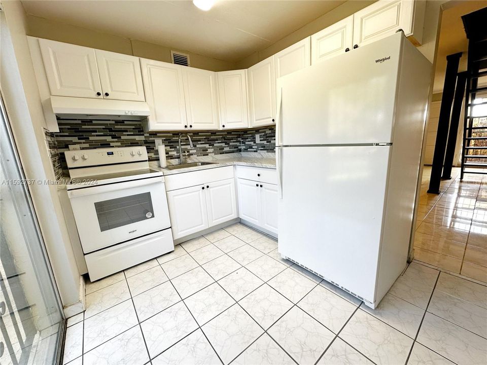 Recently Rented: $2,650 (2 beds, 1 baths, 960 Square Feet)